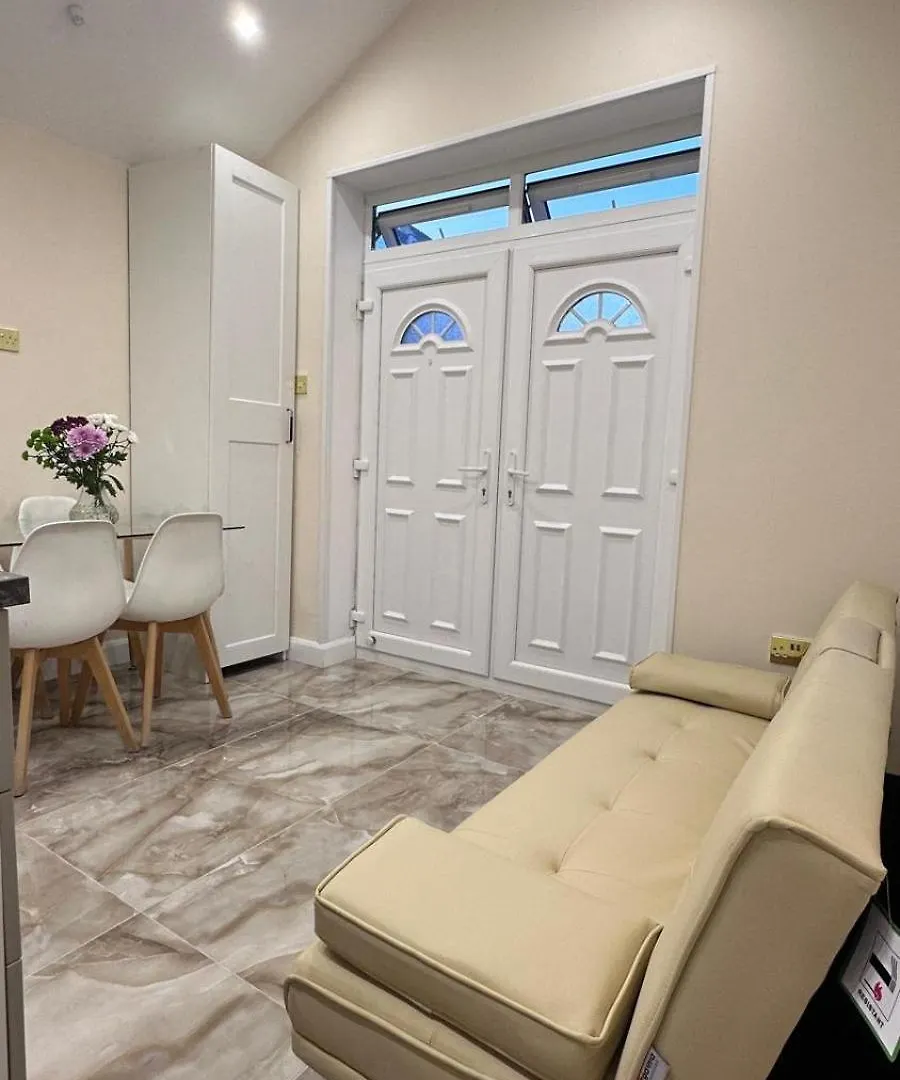 Modern Studio Luxe Heathrow-London Hillingdon 0*,  United Kingdom