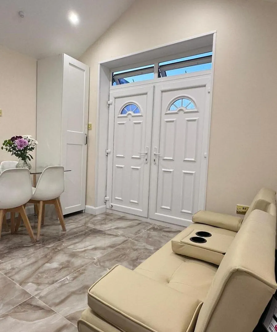 Apartment Modern Studio Luxe Heathrow-London Hillingdon United Kingdom