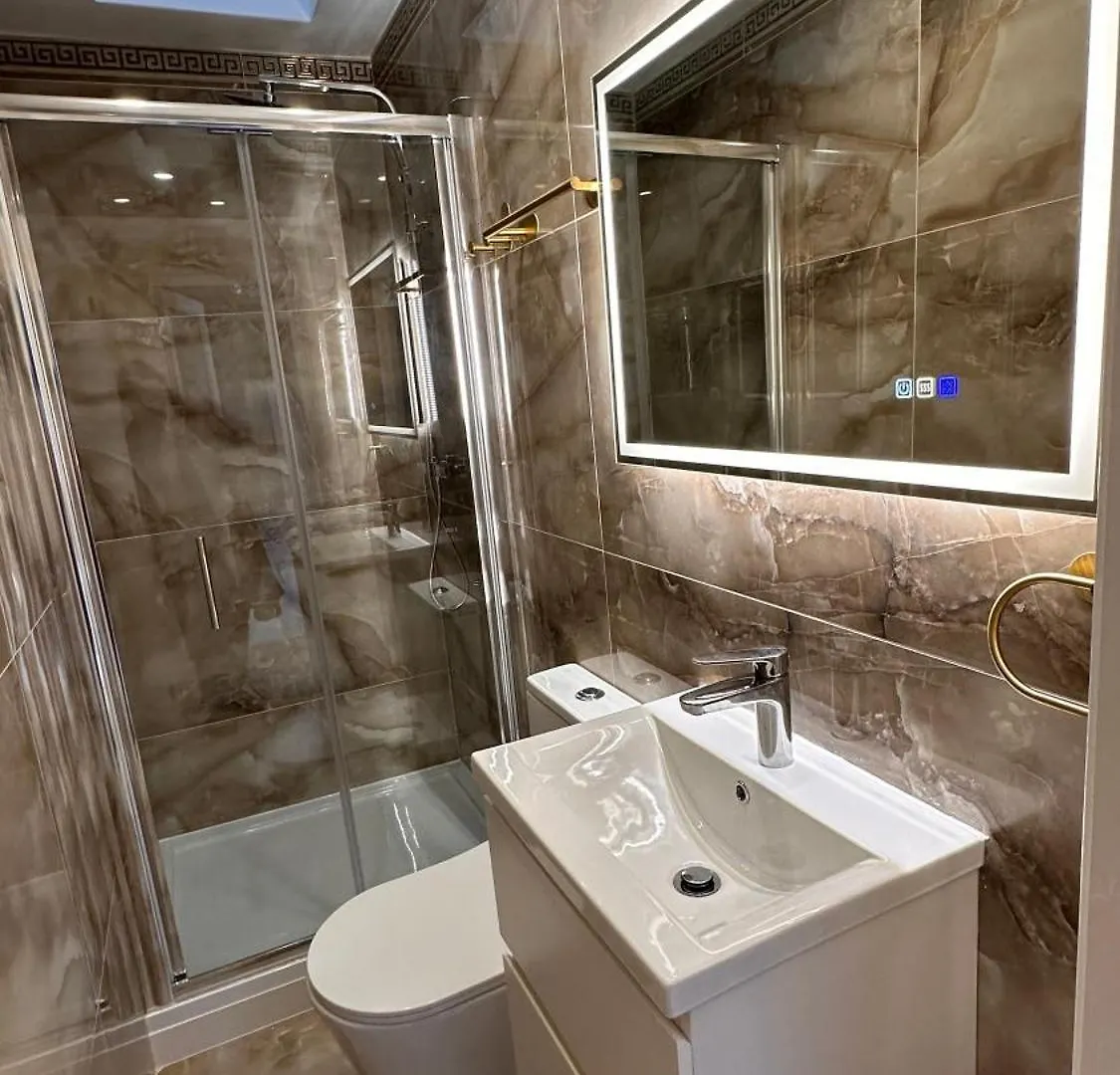Modern Studio Luxe Heathrow-London Hillingdon